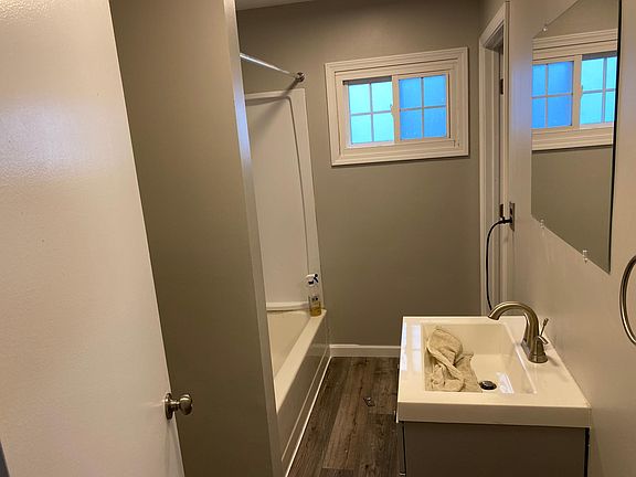 3rd image of 908 Covington Ave