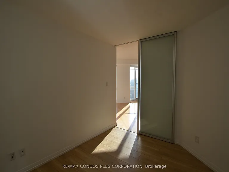 18 Beverley St #801 — Photo 16