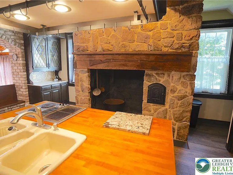 9020 Schantz Rd — Photo 10