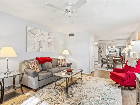 92 Spring Lake Dr APT 207, Vero Beach, FL 32962