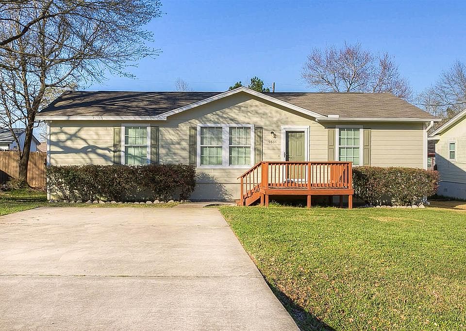 This is the driveway to your new home !! Beautiful property on Pin Oak Subdivision.