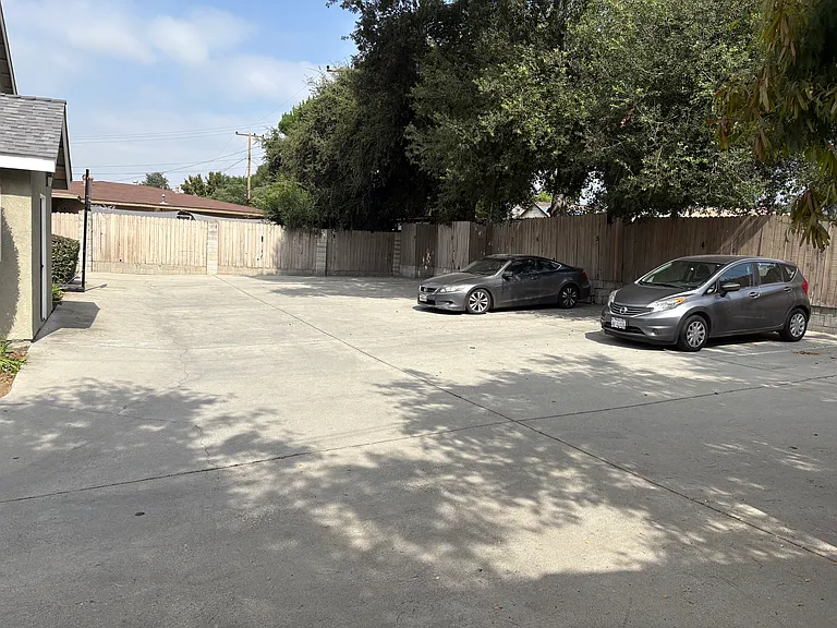 615 E Colorado Blvd #B — Photo 31
