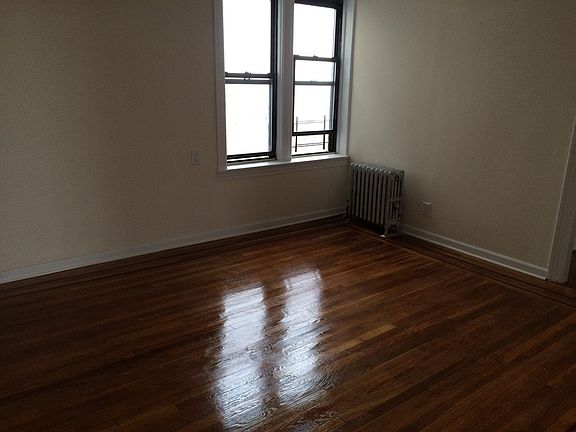 5th image of 2528 44th St APT 4