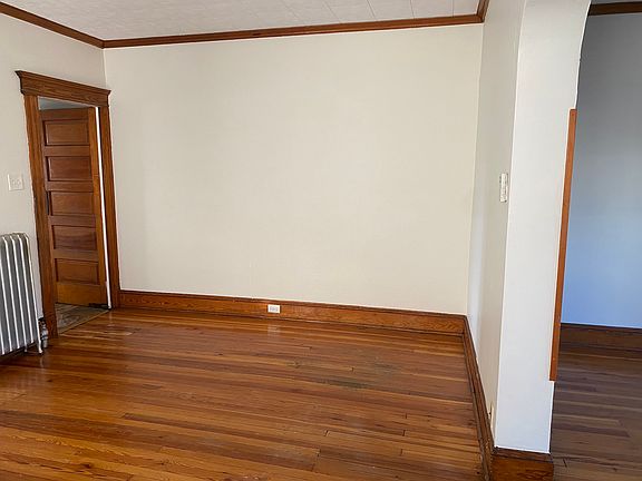 4th image of 1303-1305 Schlager St #1303