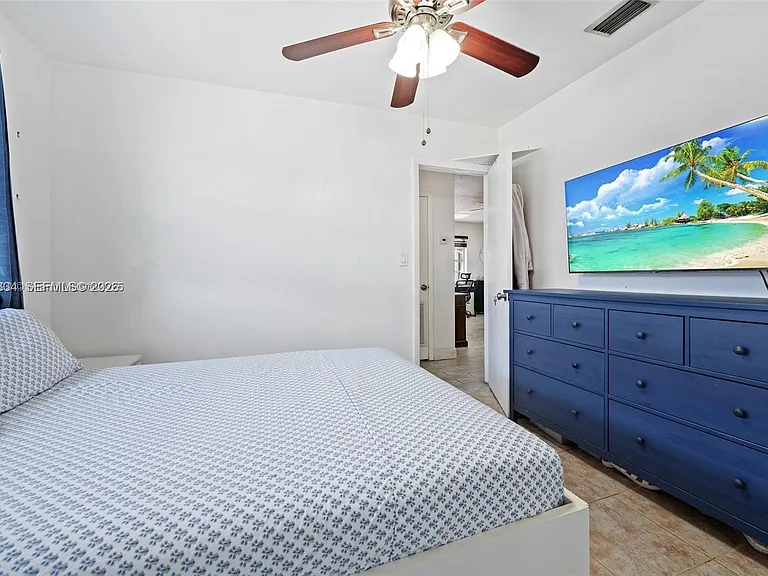 5120 SW 26th Ave #1-2 — Photo 3