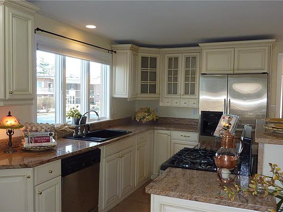 5th image of 24 Belvedere Dr