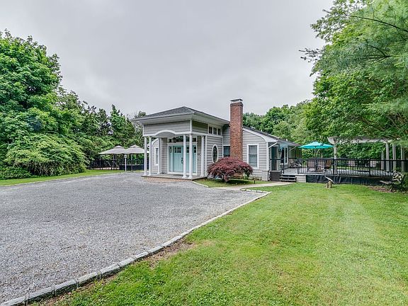 4th image of 410 Moores Ln