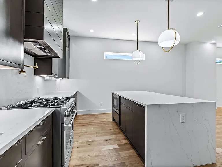 410 Avenue L #B — Photo 23