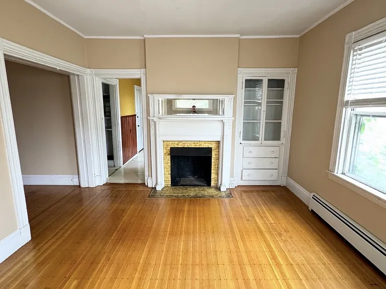 4 Woodstock Ave #1 — Photo 3