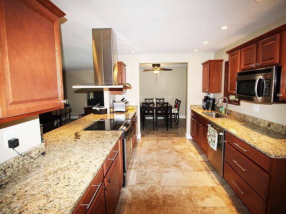 5th image of 7384 Carole Dr