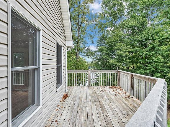 2nd image of 200 Sterling Cir