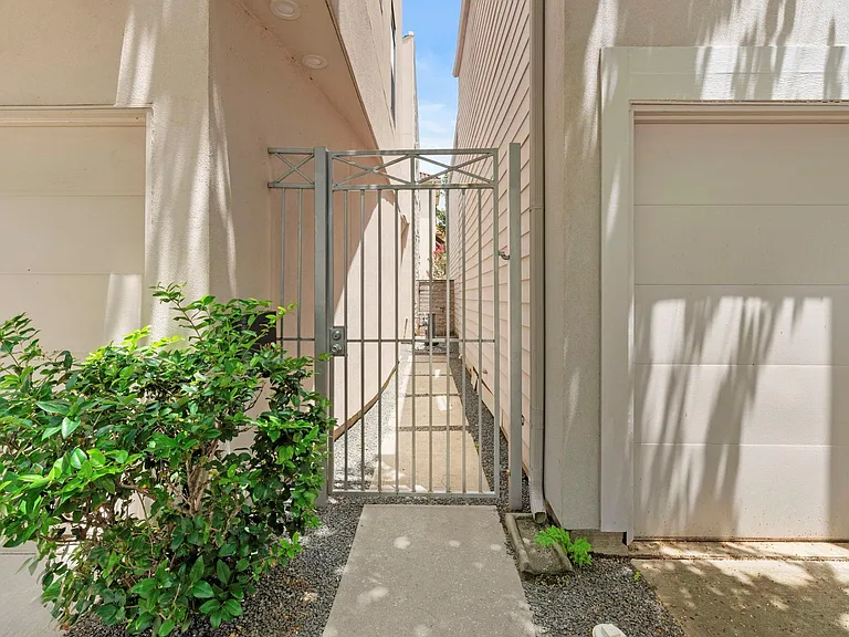 1410 Knox St — Photo 4