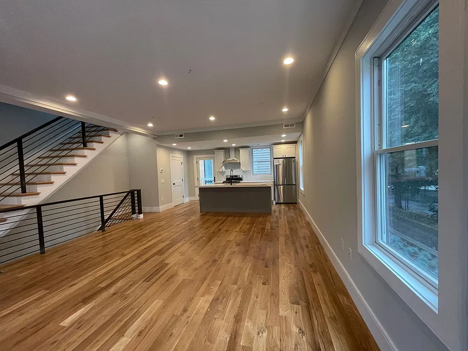 211 Boylston St #3