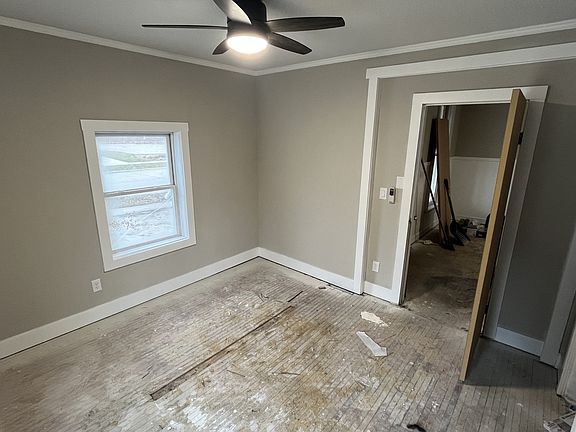 5th image of 305 W Salem Ave