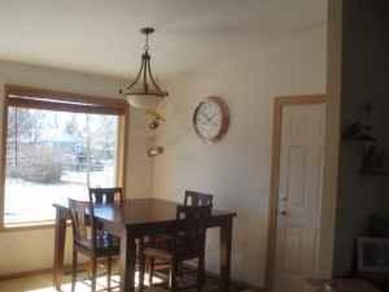 2nd image of 910 Crescent Ct