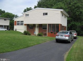 903 Flora Ln, Upper Chichester, PA 19061