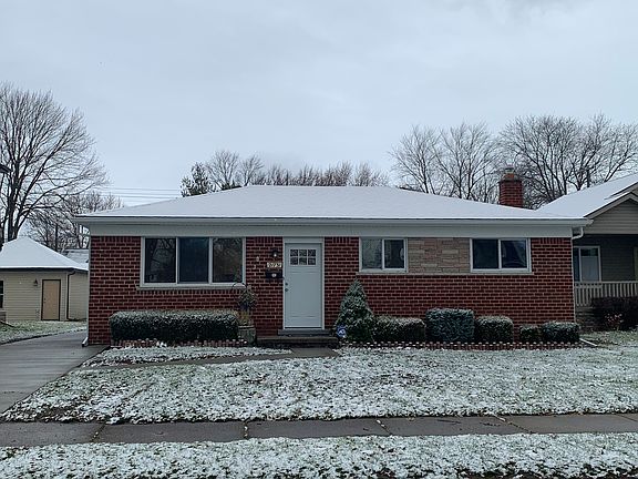 2nd image of 21731 Pleasant St