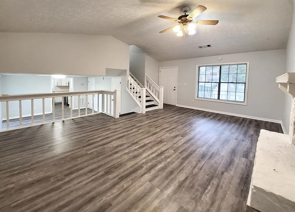 3 bed, 1290 sqft, $2,100 — Photo 3