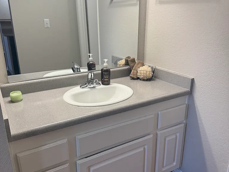 2x2B 1st Bathroom