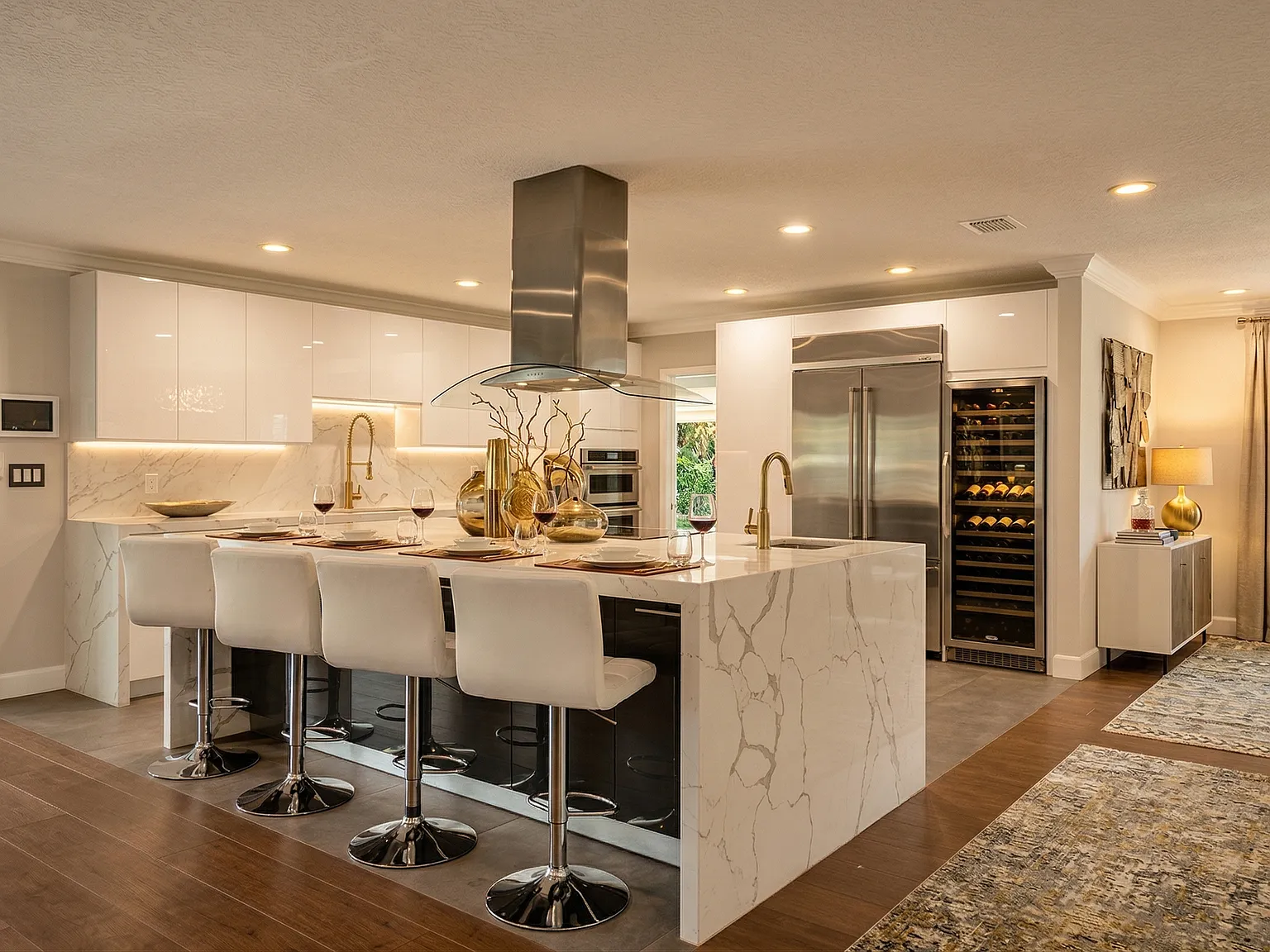 4 bed, 3.5 bath, 3211 sqft, $14,000 — Photo 3
