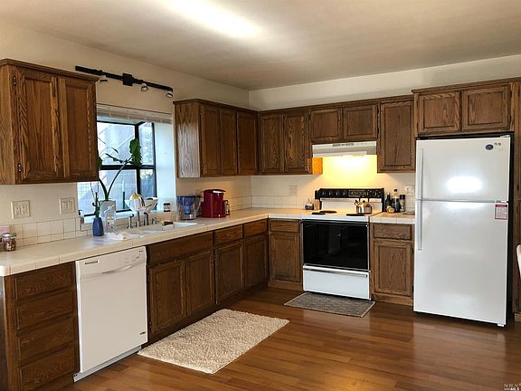 4th image of 1113 Sunnyside Dr