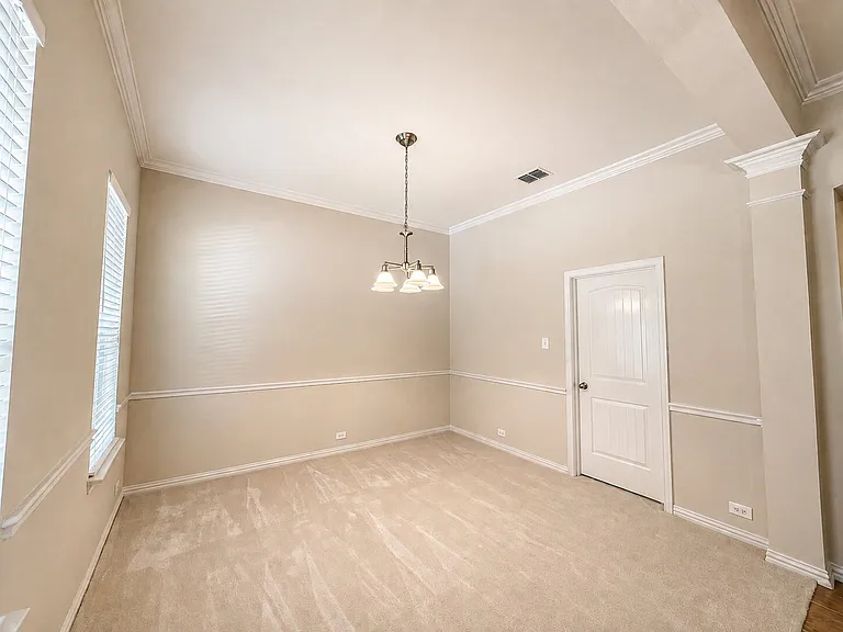 5724 Silverton Ave — Photo 7