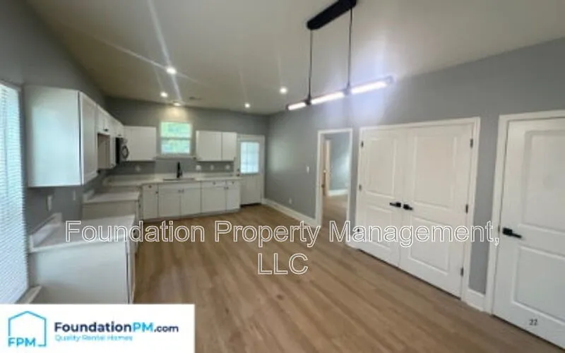 3 bed, 2.0 bath, 1292 sqft, $1,895 — Photo 4