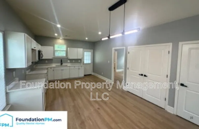 910 Dickinson St — Photo 4