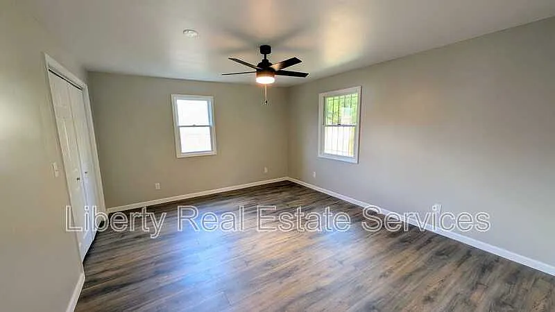 2 bed, 1.0 bath, 988 sqft, $1,250 — Photo 3