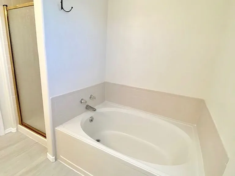 8065 Vectra Dr — Photo 29