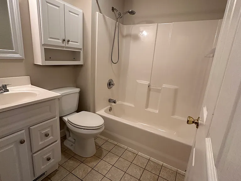 hall full bath