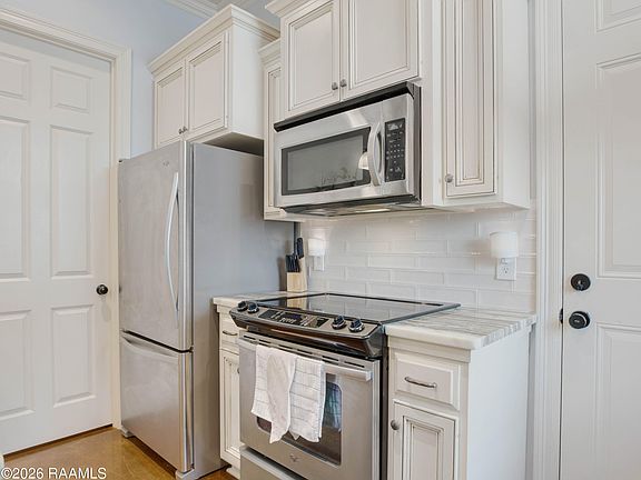 4th image of 119 Villa Park Ln