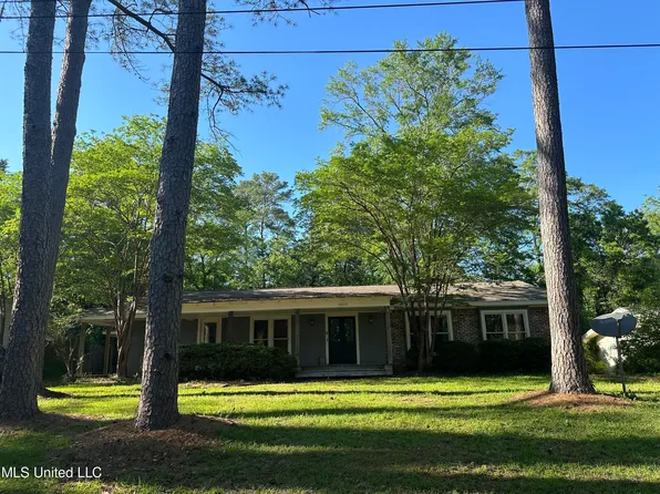 1820 Ridgeover Pl, Jackson, MS 39211
