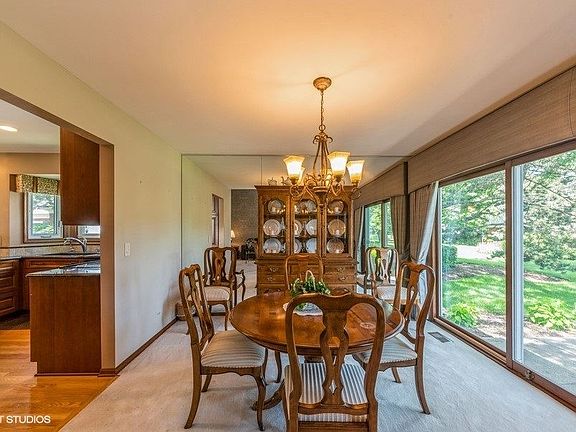 3rd image of 804 Willow Hills Ln