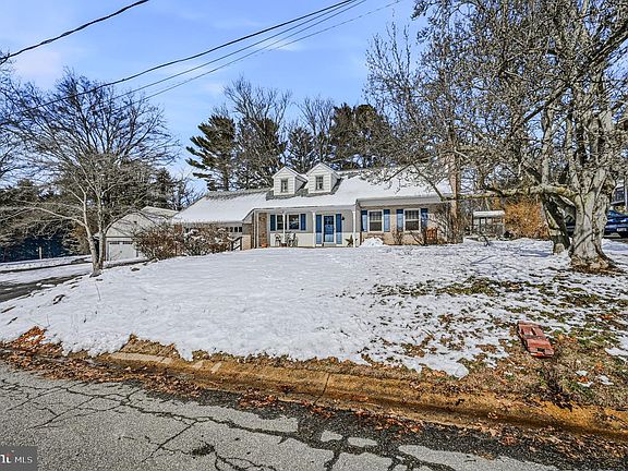 5th image of 3 Ridgewood Cir