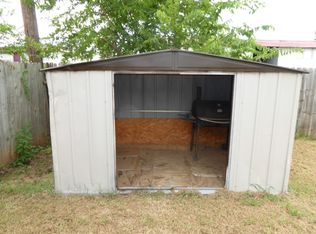 813 NW 9th St, Moore, OK 73160