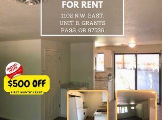 1102 NW E St #B, Grants Pass, OR 97526