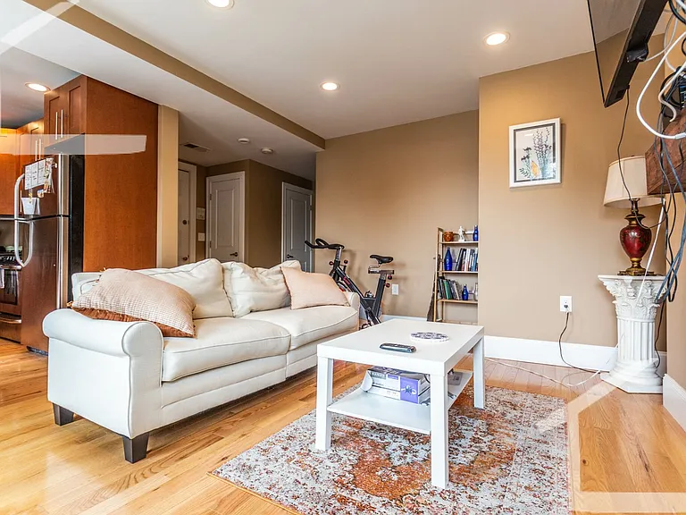 32 Linden St #7 — Photo 3