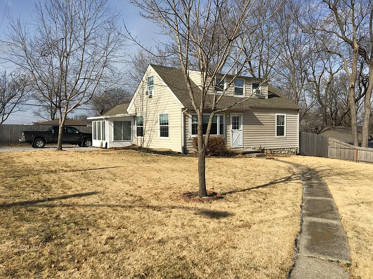 2944 S 9th Pl — Photo 1