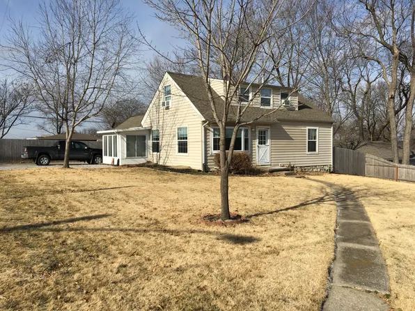 2944 S 9th Pl, Kansas City, KS 66103
