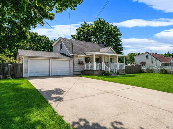 1641 E 3rd Avenue, Bay Shore, NY 11706