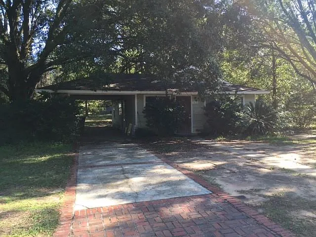 3 bed, 1.0 bath, 975 sqft, $1,100 — Photo 1