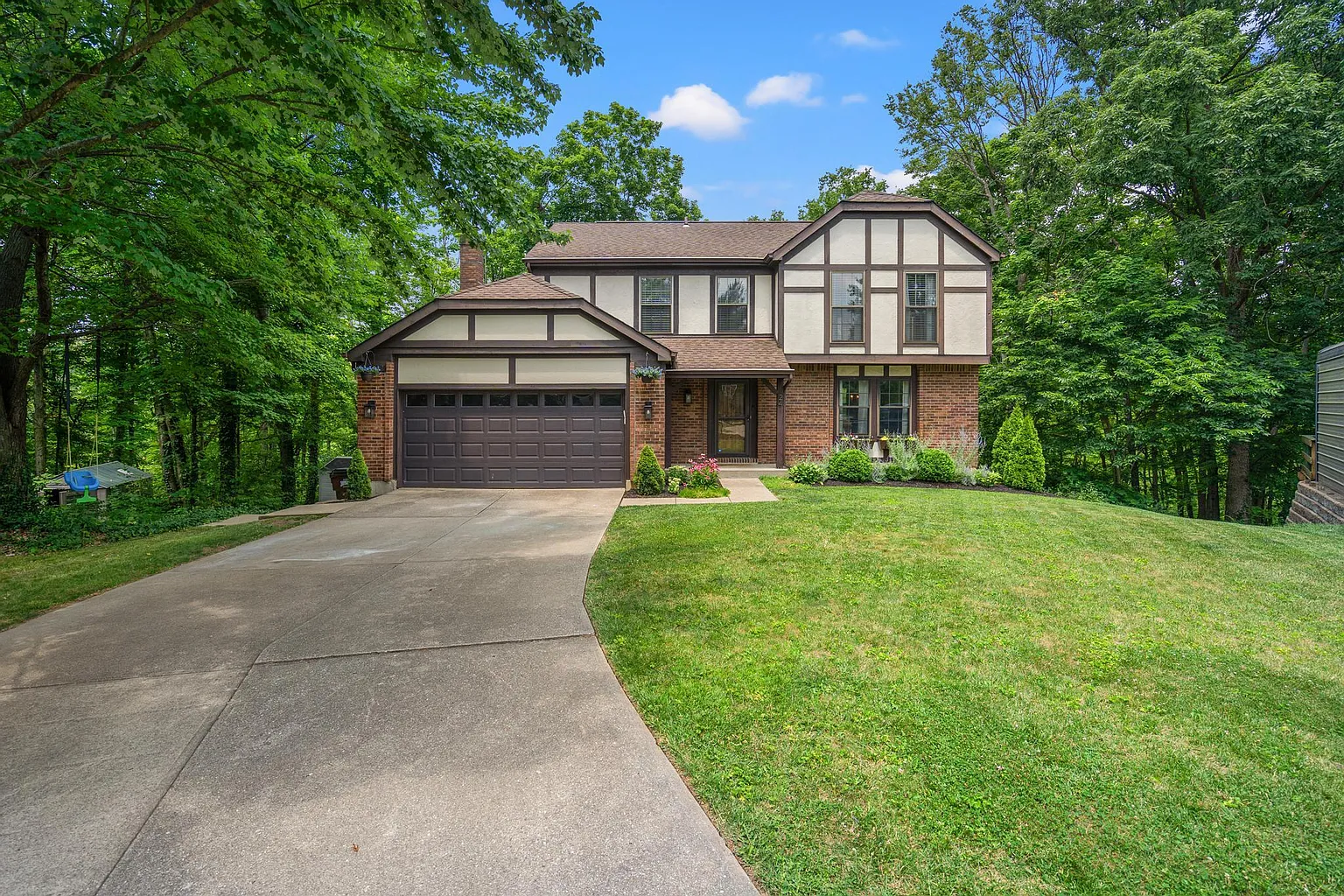 24 Founders Ct photo 1