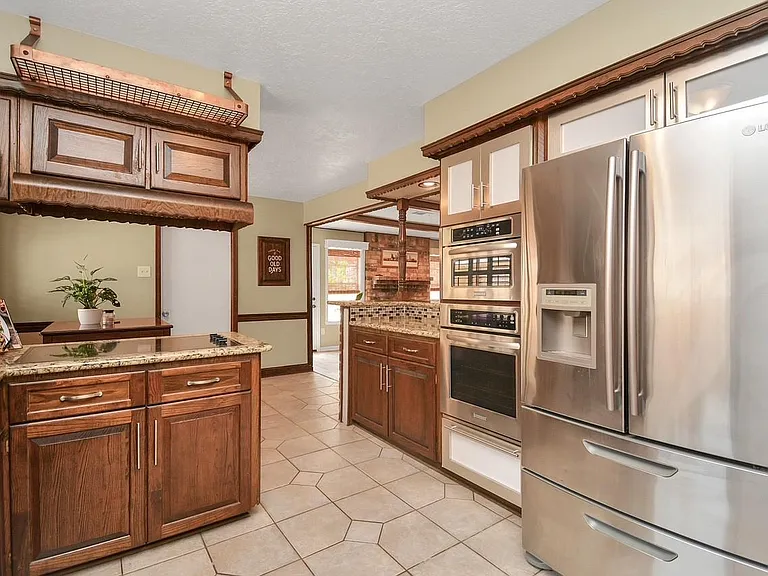 9811 Rocktree Dr — Photo 13