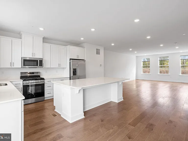 136 Ada Hightower Ave — Photo 5