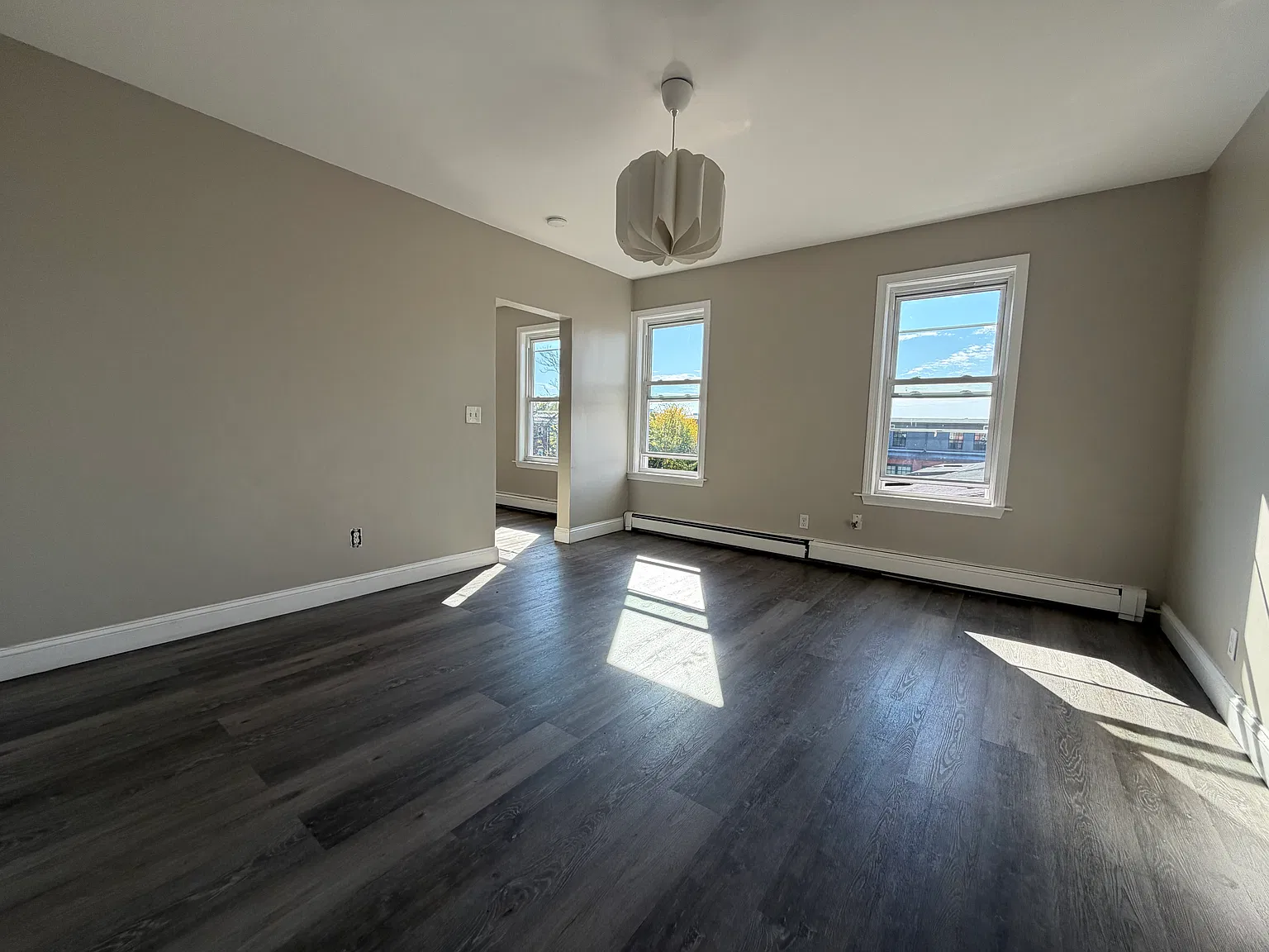 3 bed, 1100 sqft, $1,545 — Photo 2