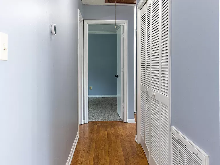 725 E Cardinal Dr — Photo 16