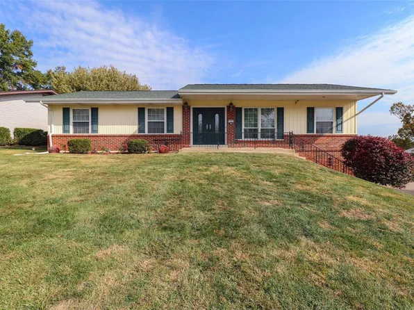 131 Sir Moss Ln, Fenton, MO 63026