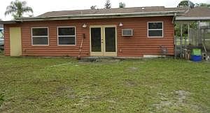 4th image of 409 NE Armory Cir