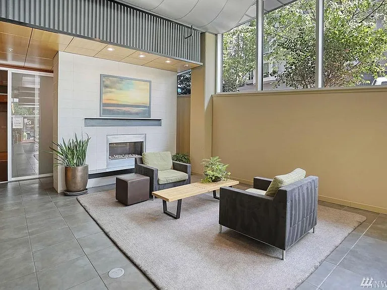 Guest waiting/seating area in lobby
